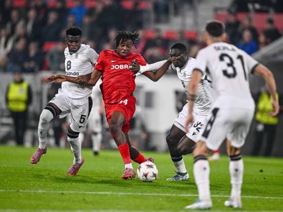 Metinho (FC Basel), Johan Manzambi (SC Freiburg), Jonas Adjetey (FC Basel) und Dominik Schmid (FC Basel) battle for the ball during the UEFA Europa League 2025 26 League Phase MD1 match between SC Freiburg and FC Basel 1893 at Stadion am Wolfswinkel on September 24, 2025 in Freiburg, Germany. (Photo by Harry Langer DeFodi Images) Metinho FC Basel , Johan Manzambi SC Freiburg , Jonas Adjetey FC Basel and Dominik Schmid FC Basel battle for the ball during the UEFA Europa League 2025 26 League Phase MD1 match between SC Freiburg and FC Basel 1893 at Stadion am Wolfswinkel on September 24, 2025 in Freiburg, Germany Photo by Harry Langer DeFodi Images