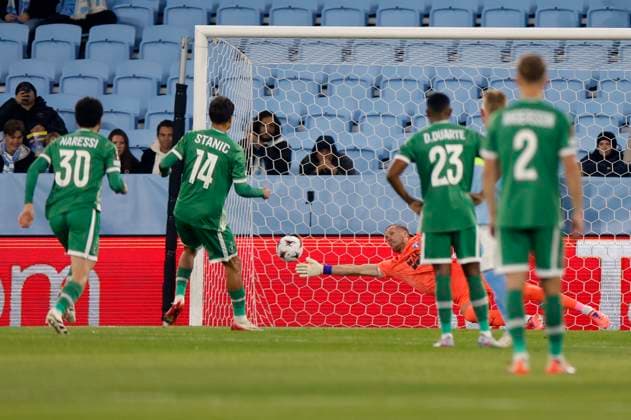 MALMÖ, SWEDEN 20250924 LudogoretÂs Petar StaniÄ‡ scores 0-1 on penalty shot during the Europa League football match between Malmö FF and PFK Ludogorets Razgrad at New Malmö Stadium Eleda Stadion in Malmö, Sweden September 25, 2025 MALMÖ SWEDEN x10600x  Copyright: xAndreasxHillergren TTx EUROPE LEAGUE MALMÖ-LUDOGORETS
