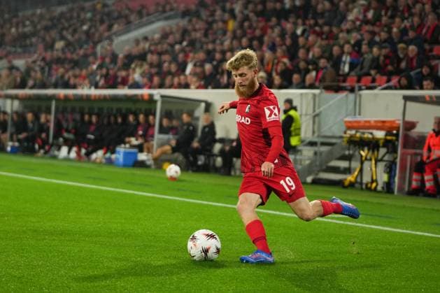 UEFA Europa League SC Freiburg vs FC Basel, 24 09 2025 Jan Niklas Beste SC Freiburg, 19 on the ball UEFA Europa League SC Freiburg vs FC Basel, Europa Park Stadion, 24 09 2025 Copyright: xBEAUTIFULxSPORTS Boscox