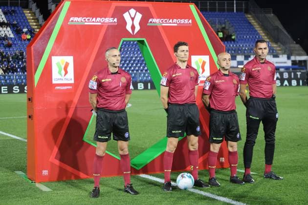 Como™s referee teams during the Frecciarossa Italian Cup 2025 2026 soccer match between Como and Sassuolo at Stadio Giuseppe Sinigaglia in Como , North Italy , Wednesday , September 24 2025. - Soccer  Copyright: xAntonioxSaia LaPressex