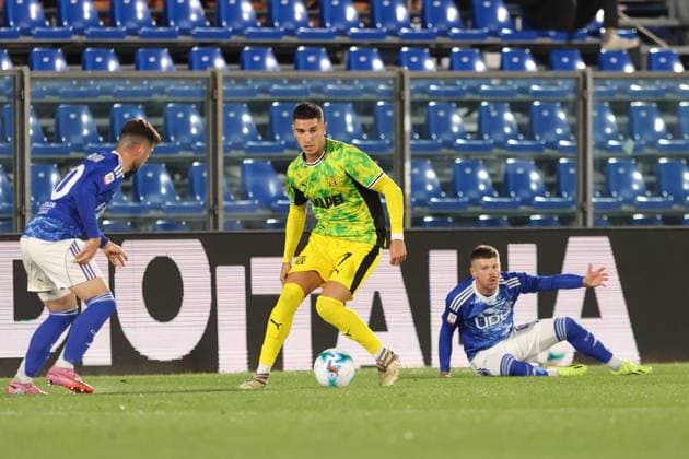 Como™s Sassuolo s Cristian Volpato during the Frecciarossa Italian Cup 2025 2026 soccer match between Como and Sassuolo at Stadio Giuseppe Sinigaglia in Como , North Italy , Wednesday , September 24 2025. - Soccer  Copyright: xAntonioxSaia LaPressex