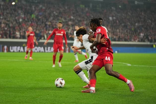 UEFA Europa League SC Freiburg vs FC Basel, 24 09 2025 Duel between Wouter Burger FC Basel, 6 and Johan Manzambi SC Freiburg, 44 UEFA Europa League SC Freiburg vs FC Basel, Europa Park Stadium, 24 09 2025 Copyright: xBEAUTIFULxSPORTS Boscox