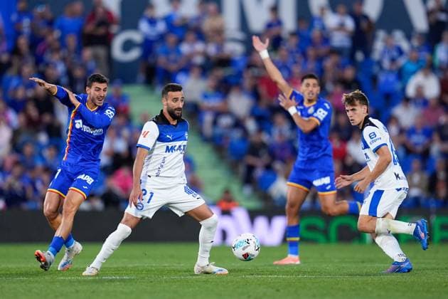 September 24, 2025, Getafe, Madrid, Spain: Abde Rebbach of Deportivo Alaves in action during the Spanish League, LaLiga EA Sports, football match played between Getafe CF and Deportivo Alaves at Coliseum de Getafe stadium on September 24, 2025, in Getafe, Spain. Getafe Spain - ZUMAa181 20250924_zaa_a181_127 Copyright: xDennisxAgyemanx