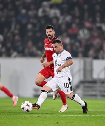 Anthony Jung (SC Freiburg) und Xherdan Shaqiri (FC Basel) battle for the ball during the UEFA Europa League 2025 26 League Phase MD1 match between SC Freiburg and FC Basel 1893 at Stadion am Wolfswinkel on September 24, 2025 in Freiburg, Germany. (Photo by Harry Langer DeFodi Images) Anthony Jung SC Freiburg and Xherdan Shaqiri FC Basel battle for the ball during the UEFA Europa League 2025 26 League Phase MD1 match between SC Freiburg and FC Basel 1893 at Stadion am Wolfswinkel on September 24, 2025 in Freiburg, Germany Photo by Harry Langer DeFodi Images