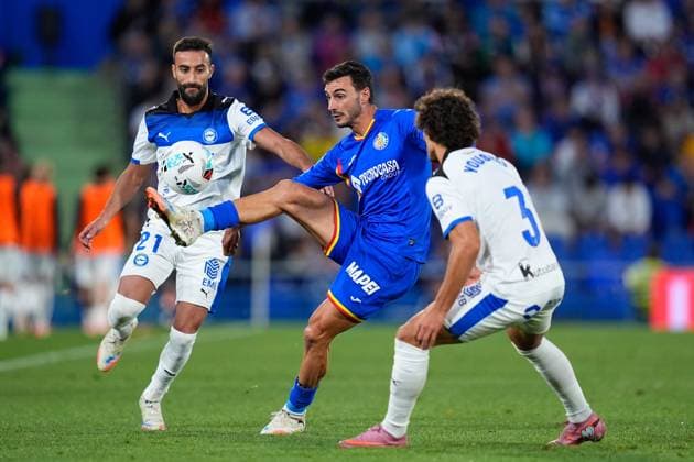 September 24, 2025, Getafe, Madrid, Spain: Juan Iglesias of Getafe CF in action during the Spanish League, LaLiga EA Sports, football match played between Getafe CF and Deportivo Alaves at Coliseum de Getafe stadium on September 24, 2025, in Getafe, Spain. Getafe Spain - ZUMAa181 20250924_zaa_a181_137 Copyright: xDennisxAgyemanx