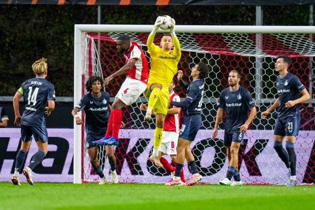 UEFA Europa League: S.C. Braga v Feyenoord Braga - Malcolm Jeng of Feyenoord, Sikou Niakate of SC Braga, Goalkeeper Timon Wellenreuther of Feyenoord, Oussama Targhalline of Feyenoord, Bart Nieuwkoop of Feyenoord and Anel AhmedHozic of Feyenoord during the first match of the UEFA Europa League 2025 2026. The match is set between S.C. Braga and Feyenoord at Estadio Municipal de Braga on 24 September 2025 in Braga, Portugal. Copyright: xYannickxVerhoevenx
