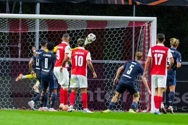 UEFA Europa League: S.C. Braga v Feyenoord Braga - Goalkeeper Timon Wellenreuther of Feyenoord during the first match of the UEFA Europa League 2025 2026. The match is set between S.C. Braga and Feyenoord at Estadio Municipal de Braga on 24 September 2025 in Braga, Portugal. Copyright: xTomxBodex