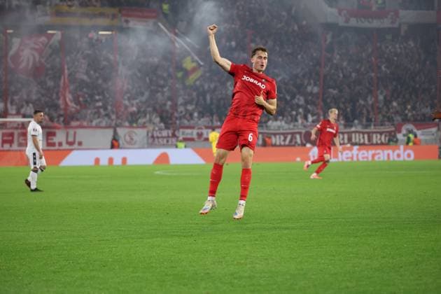 24 09 2025, xrekx, Football UEFA Europa League, SC Freiburg FC Basel v l Torjubel nach dem Tor zum celebrating the goal celebrate 1 0 durch Patrick Osterhage SC Freiburg DFL DFB REGULATIONS PROHIBIT ANY USE OF PHOTOGRAPHS as IMAGE SEQUENCES and or QUASI VIDEO Freiburg