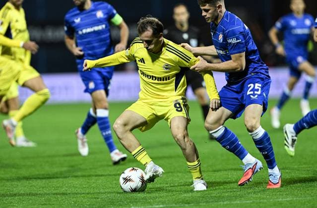 Dinamo Zagreb v Fenerbahce - UEFA Europa League ZAGREB, CROATIA - SEPTEMBER 24: Moris Valincic (25) of Dinamo Zagreb in action against Kerem Akturkuglu (9) of Fenerbahce during the UEFA Europa League week 1 match between Dinamo Zagreb and Fenerbahce at Maksimir Stadium in Zagreb, Croatia, on September 24, 2025. Elif Ozturk Anadolu Zagreb Croatia. Editorial use only. Please get in touch for any other usage.  Copyright: x2025xAnadoluxElifxOzturkx