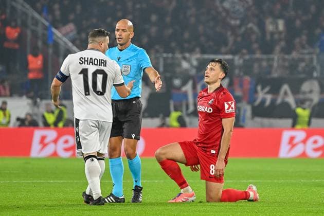 Xherdan Shaqiri FC Basel, 10 with emotion towards Patrick Osterhage SC Freiburg, 06 , at Luis Godinho Referee GER, SC Freiburg FC Basel, Football, Europa League, Matchday 1, Season 2025 2026, 24 09 2025 GER, SC Freiburg FC Basel, Football, Europa League, Matchday 1, Season 2025 2026, 24 09 2025 Freiburg Copyright: xEibner-Pressefoto ThomasxHessx EP_THS