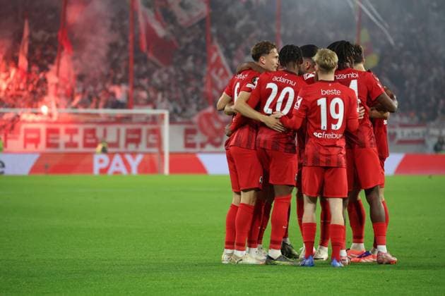 24 09 2025, xrekx, Football UEFA Europa League, SC Freiburg FC Basel v l Torjubel nach dem Tor zum celebrating the goal celebrate 1 0 durch Patrick Osterhage SC Freiburg DFL DFB REGULATIONS PROHIBIT ANY USE OF PHOTOGRAPHS as IMAGE SEQUENCES and or QUASI VIDEO Freiburg