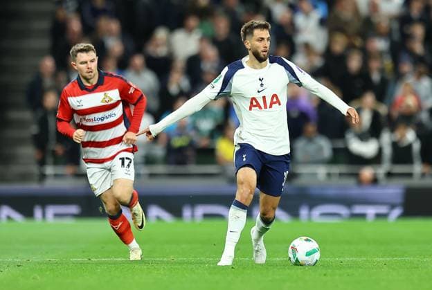 Rodrigo Bentancur of Tottenham Hotspur and Glenn Middleton of Doncaster Rovers Tottenham Hotspur v Doncaster Rovers, EFL Carabao Cup, Third Round, Football, Tottenham Hotspur Stadium, London, UK - 24 Sep 2025London Tottenham Hotspur Stadium United Kingdom EDITORIAL USE ONLY No use with unauthorised audio, video, data, fixture lists, club league logos or live services. Online in-match use limited to 120 images, no video emulation. No use in betting, games or single club league player publications. Copyright: xMichaelxZemanek Shutterstockx 15498598q