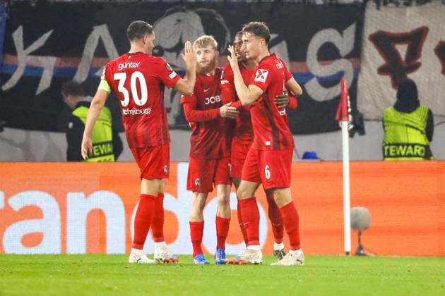 Goal celebration SC Freiburg at 1 0 by Patrick Osterhage SC Freiburg, 06 , Germany, Soccer, UEFA Europa League, Matchday 1, 2025 2026, SC Freiburg vs FC Basel, 24 09 2025, Stadion am Wolfswinkel, Freiburg im Breisgau, Germany Freiburg im Breisgau Stadion am Wolfswinkel Baden Württemberg Germany Copyright: xGrantxHubbsx