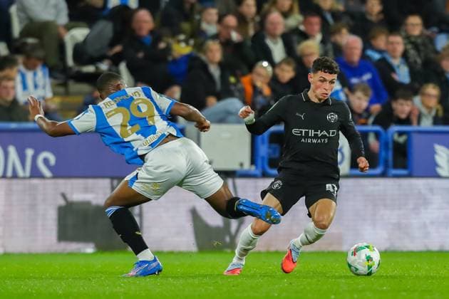 Huddersfield Town AFC v Manchester City FC, Carabao Cup Round 3 Phil Foden Of Manchester City.battles with ZÃ piqueno Redmond Of Huddersfield Town during the Huddersfield Town AFC v Manchester City FC Carabao Cup Round 3 match at the Accu Stadium, Huddersfield, England, United Kingdom on 24 September 2025 Credit: Lee Keuneke Every Second Media Editorial use only. All images are copyright Every Second Media Limited. No images may be reproduced without prior permission. All rights reserved. Premier League and Football League images are subject to licensing agreements with Football DataCo Limited. see https: www.football-dataco.com Copyright: xIMAGO EveryxSecondxMediax ESM-1596-0030 LeexKeunekex xEveryxSecondxMediax
