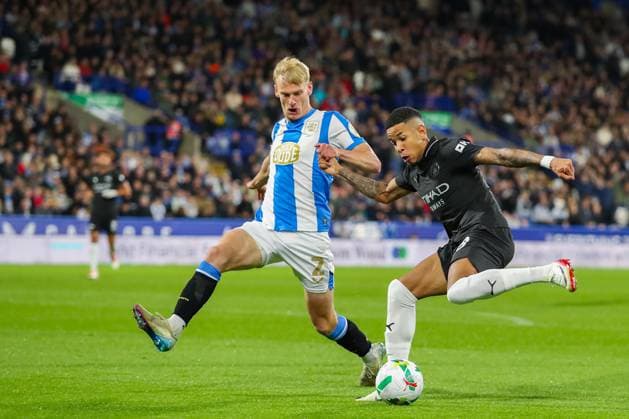 Huddersfield Town AFC v Manchester City FC, Carabao Cup Round 3 Savio Of Manchester City battles with Lasse Sorensen Of Huddersfield Town during the Huddersfield Town AFC v Manchester City FC Carabao Cup Round 3 match at the Accu Stadium, Huddersfield, England, United Kingdom on 24 September 2025 Credit: Lee Keuneke Every Second Media Editorial use only. All images are copyright Every Second Media Limited. No images may be reproduced without prior permission. All rights reserved. Premier League and Football League images are subject to licensing agreements with Football DataCo Limited. see https: www.football-dataco.com Copyright: xIMAGO EveryxSecondxMediax ESM-1596-0031 LeexKeunekex xEveryxSecondxMediax