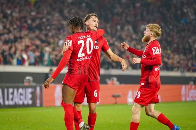 Soccer UEFA Europa League 2025 26, 1 Matchday SC Freiburg vs FC Basel Europa Park Stadion Freiburg Goal and goal celebration to 1 0 by Patrick Osterhage SC Freiburg, 06 Joy, emotions, jubilation with Jan Niklas Beste SC Freiburg, 19 Junior Adamu SC Freiburg, 20 Freiburg im Breisgau Baden Württemberg Germany Copyright: xJOERANxSTEINSIEKx