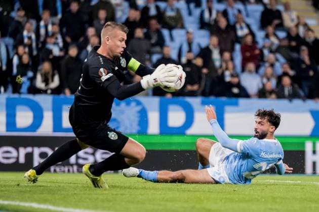 250924 Goalkeeper Sergio Padt of Ludogorets and Sead Haksabanovic of Malmö FF during the UEFA Europa League football match between Malmö FF and Ludogorets on September 24, 2025 in Malmö Photo Petter Arvidson BILDBYRAN kod PA PA1085 fotboll football soccer fotball uefa europa league europa league malmö ff ludogorets bbeng bbauto  Copyright: PETTERxARVIDSON BB250924PA171