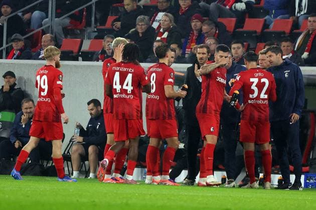 24 09 2025, xrekx, Football UEFA Europa League, SC Freiburg FC Basel v l Interruption Julian Schuster Coach SC Freiburg DFL DFB REGULATIONS PROHIBIT ANY USE OF PHOTOGRAPHS as IMAGE SEQUENCES and or QUASI VIDEO Freiburg