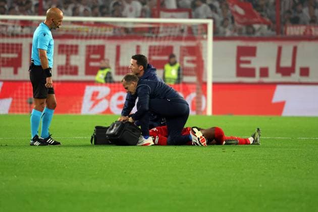 24 09 2025, xrekx, Football UEFA Europa League, SC Freiburg FC Basel v l Junior Adamu SC Freiburg injured, injury, pain, pains, injured, injury, pain, pains DFL DFB REGULATIONS PROHIBIT ANY USE OF PHOTOGRAPHS as IMAGE SEQUENCES and or QUASI VIDEO Freiburg