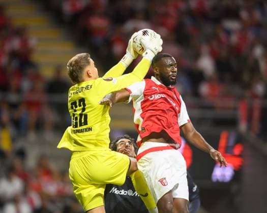 September 24, 2025, Braga, Braga, Portugal: SIKOU NIAKATE from SC Braga seen on action during the UEFA Europe League 2025 26 match between SC Braga and Feyenoord, on September 24, 2025 at Estadio Municipal de Braga, Braga, Portugal Braga Portugal - ZUMAl192 20250924_zsp_l192_010 Copyright: xMiguelxLemosx