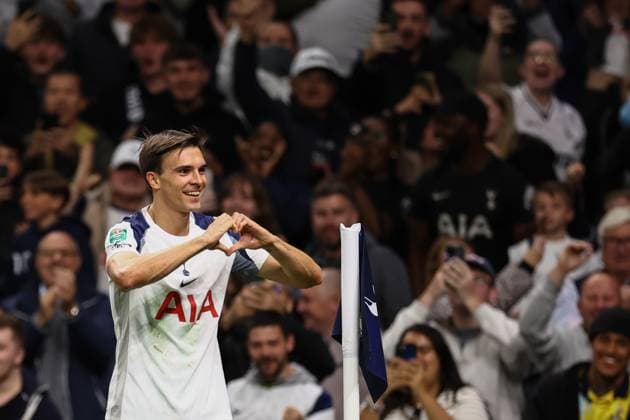 Tottenham Hotspur gegen Doncaster Rovers 24. September 2025, London Carabao Cup Dritte Runde Tottenham Hotspur gegen Doncaster Rovers Joao Palhinha von Tottenham Hotspur feiert sein erstes Tor Foto Jacques Feeney Abseits London UK  Copyright: xJacquesxFeeneyx xOffsidexOffside