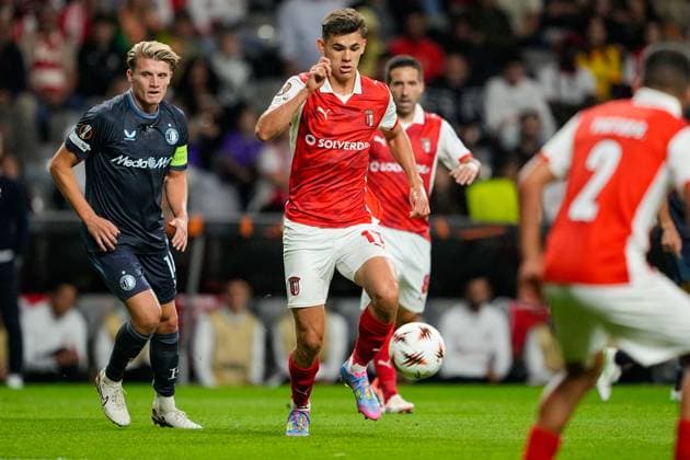 UEFA Europa League - SC Braga vs Feyenoord Braga, Portugal - 24 09 2025: UEFA Europa League match between SC Braga and Feyenoord at Estadio Municipal de Braga. 17 Braga midfielder, Gabriel Moscardo running forward with the ball Mandatory Credit: Pedro Loureiro Avant Sports Agency Braga Estadio Municipal de Braga Portugal Copyright: xx