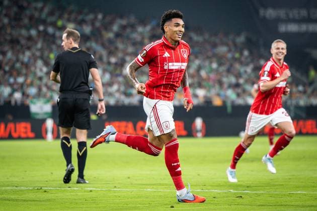 September 24, 2025, Sevilla, Spain, Spain: Igor JESUS of Nottingham Forest celebrates his goal during the UEFA Europa League, League Phase MD1 match between Real Betis Balompie and Nottingham Forest at Estadio La Cartuja on September 24, 2025 in Sevilla, Spain. Rafael Roman Sevilla Spain - ZUMAm308 20250924_zsp_m308_001 Copyright: xMatthieuxMirvillex