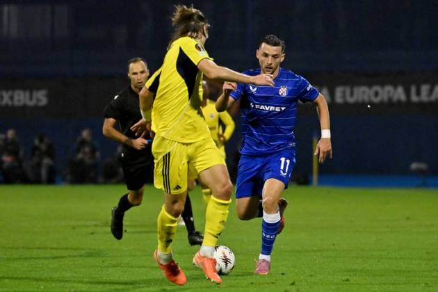 Zagreb, Croatia, September 24th 2025, Arber Hoxha of Dinamo (R) in action during the UEFA Europa League, League phase Matchday 1, match between Dinamo Zagreb (Croatia) and Fenerbahce (Turkey) at Stadium Maksimir, Zagreb, Croatia.(Photo by Igor Kupljenik Sports Press Photo)  Copyright: xIgorxKupljenikx xSPPx Sportspressphoto_SPR31306