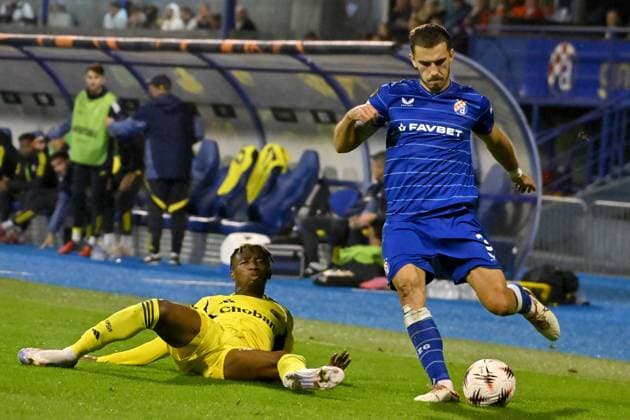 Zagreb, Croatia, September 24th 2025, Bruno Goda of Dinamo (R) in action against Dorgeles Nene of Fenerbahce (C) during the UEFA Europa League, League phase Matchday 1, match between Dinamo Zagreb (Croatia) and Fenerbahce (Turkey) at Stadium Maksimir, Zagreb, Croatia.(Photo by Igor Kupljenik Sports Press Photo)  Copyright: xIgorxKupljenikx xSPPx Sportspressphoto_SPR31307