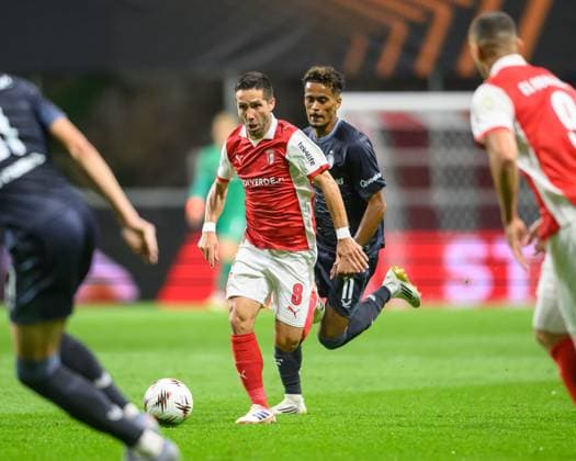 September 24, 2025, Braga, Braga, Portugal: JOAO MOUTINHO from SC Braga seen on action during the UEFA Europe League 2025 26 match between SC Braga and Feyenoord, on September 24, 2025 at Estadio Municipal de Braga, Braga, Portugal Braga Portugal - ZUMAl192 20250924_zsp_l192_019 Copyright: xMiguelxLemosx
