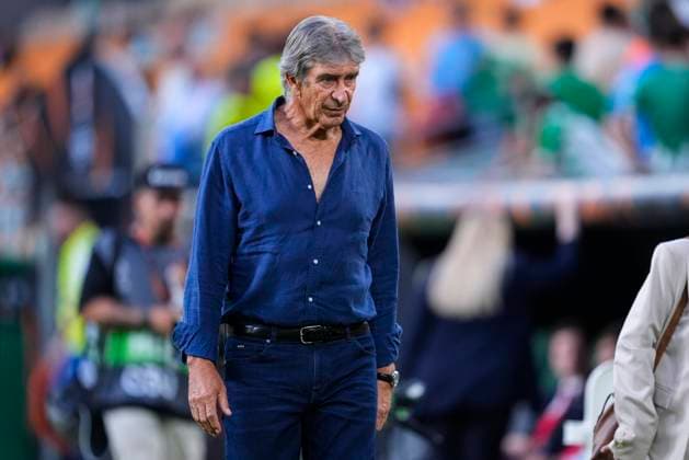 September 24, 2025, Sevilla, Sevilla, SPAIN: Manuel Pellegrini, head coach of Real Betis, looks on during the UEFA Europa League, football match played between Real Betis and Nottingham Forest at La Cartuja stadium on September 24, 2025, in Sevilla, Spain. Sevilla SPAIN - ZUMAa181 20250924_zaa_a181_150 Copyright: xJoaquinxCorcherox