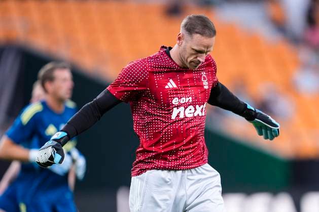 September 24, 2025, Sevilla, Sevilla, SPAIN: Matz Sels of Nottingham Forest FC warms up during the UEFA Europa League, football match played between Real Betis and Nottingham Forest at La Cartuja stadium on September 24, 2025, in Sevilla, Spain. Sevilla SPAIN - ZUMAa181 20250924_zaa_a181_151 Copyright: xJoaquinxCorcherox