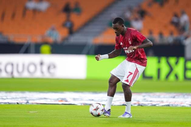 September 24, 2025, Sevilla, Sevilla, SPAIN: Callum Hudson-Odoi of Nottingham Forest FC warms up during the UEFA Europa League, football match played between Real Betis and Nottingham Forest at La Cartuja stadium on September 24, 2025, in Sevilla, Spain. Sevilla SPAIN - ZUMAa181 20250924_zaa_a181_161 Copyright: xJoaquinxCorcherox