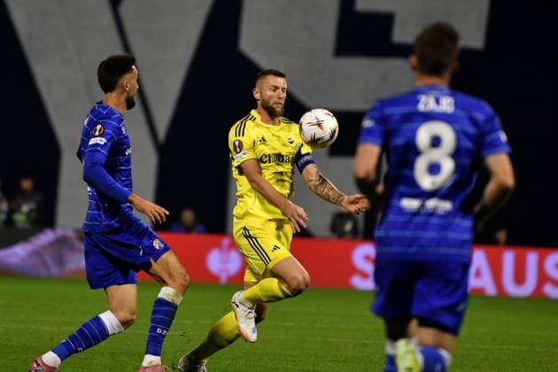 Zagreb, Croatia, September 24th 2025, Fred of Fenerbahce (C) in action during the UEFA Europa League, League phase Matchday 1, match between Dinamo Zagreb (Croatia) and Fenerbahce (Turkey) at Stadium Maksimir, Zagreb, Croatia.(Photo by Natasa Kupljenik Sports Press Photo)  Copyright: xNatasaxKupljenikx xSPPx Sportspressphoto_SPR31335