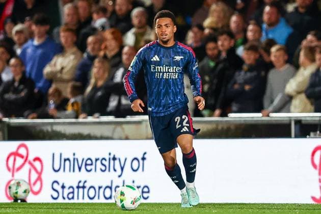 Port Vale v Arsenal - Carabao Cup Third Round Ethan Nwaneri of Arsenal is in action during the Carabao Cup Third Round match between Port Vale and Arsenal at Vale Park in Burslem, on September 24, 2025. Burslem Staffordshire United Kingdom  Copyright: xMIxNewsx originalFilename:fletcher-portvale250924_npK2h.jpg