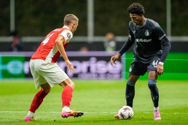 UEFA Europa League - SC Braga vs Feyenoord Braga, Portugal - 24 09 2025: UEFA Europa League match between SC Braga and Feyenoord at Estadio Municipal de Braga. 27 Feyenoord attacker, Gaoussou Diarra with the ball taking on 14 Braga defender, Gustaf Lagerbielke Mandatory Credit: Pedro Loureiro Avant Sports Agency Braga Estadio Municipal de Braga Portugal Copyright: xx