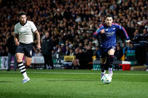 Port Vale v Arsenal Carabao Cup Jordan Lawrence-Gabriel of Port Vale and Gabriel Martinelli of Arsenal during the Carabao Cup Third Round match at Vale Park, Burslem UK Newspapers OUT Copyright: xMaxxTomlinsonx FIL-22273-0044