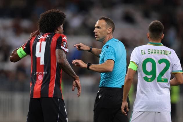 Nice, France, 24th September 2025. Dante Costa Santos of OGC Nice discusses with the Referee Guillermo Cuadra Fernandez of Spain as Gianluca Mancini of AS Roma™s header is ruled out during the OGC Nice vs AS Roma UEFA Europa League match at Gran Stade de Nice, Nice. Picture credit should read: Jonathan Moscrop Sportimage EDITORIAL USE ONLY. No use with unauthorised audio, video, data, fixture lists, club league logos or live services. Online in-match use limited to 120 images, no video emulation. No use in betting, games or single club league player publications. SPI_014_JM_OGCNICE_ROMA_UEL SPI-4156-0013