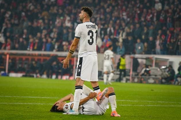 Soccer UEFA Europa League 2025 26, Matchday 1 SC Freiburg vs FC Basel Europa Park Stadion Freiburg Keigo Tsunemoto FC Basel, 6 on the ground, with him Dominik Schmid FC Basel, 31 Freiburg im Breisgau Baden Württemberg Germany Copyright: xJOERANxSTEINSIEKx