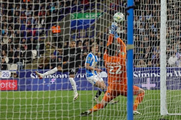 Carabao Cup Round 3 Huddersfield Town v Manchester City Savinho of Manchester City scores to make it 0-2 during the Carabao Cup Round 3 match Huddersfield Town vs Manchester City at Accu Stadium, Huddersfield, United Kingdom, 24th September 2025 (Photo by Mark Cosgrove News Images) Huddersfield Accu Stadium West Yorkshire United Kingdom Copyright: xMarkxCosgrove NewsxImagesx