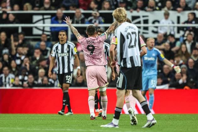 Carabao Cup Round 3 Newcastle United v Bradford City Andy Cook of Bradford City celebrates his goal to make it 3-1 during the Carabao Cup Round 3 match Newcastle United vs Bradford City at St. James s Park, Newcastle, United Kingdom, 24th September 2025 (Photo by Alfie Cosgrove News Images) Newcastle St. James s Park Tyne and Wear United Kingdom Copyright: xAlfiexCosgrove NewsxImagesx
