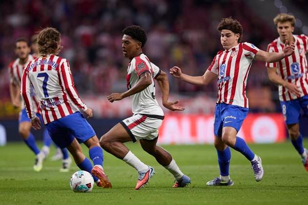 Jozhua Vertrouwd (Rayo Vallecano) controls the ball during the LaLiga EA Sports match between AtlÃ tico Madrid v Rayo Vallecano at Riyahd Air Metropolitano on September 24, 2025 in Madrid, Spain. (Photo by Manu Reino DeFodi Images) Jozhua Vertrouwd Rayo Vallecano controls the ball during the LaLiga EA Sports match between AtlÃ tico Madrid v Rayo Vallecano at Riyahd Air Metropolitano on September 24, 2025 in Madrid, Spain Photo by Manu Reino DeFodi Images
