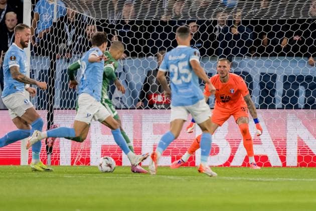 250924 Goalkeeper Robin Olsen of Malmö FF during the UEFA Europa League football match between Malmö FF and Ludogorets on September 24, 2025 in Malmö Photo Petter Arvidson BILDBYRAN kod PA PA1085 fotboll football soccer fotball uefa europa league europa league malmö ff ludogorets bbeng bbauto  Copyright: PETTERxARVIDSON BB250924PA201