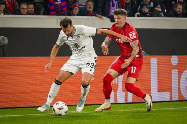 Soccer UEFA Europa League 2025 26, 1 Matchday SC Freiburg vs FC Basel Europa Park Stadion Freiburg Albian Ajeti FC Basel, 23 Lukas Kübler Lukas Kuebler SC Freiburg, 17 Freiburg im Breisgau Baden Württemberg Germany Copyright: xJOERANxSTEINSIEKx