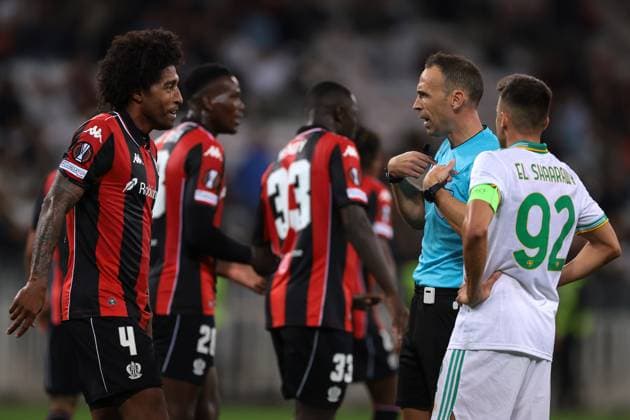 Nice, France, 24th September 2025. Dante Costa Santos of OGC Nice discusses with the Referee Guillermo Cuadra Fernandez of Spain as Gianluca Mancini of AS Roma™s header is ruled out during the OGC Nice vs AS Roma UEFA Europa League match at Gran Stade de Nice, Nice. Picture credit should read: Jonathan Moscrop Sportimage EDITORIAL USE ONLY. No use with unauthorised audio, video, data, fixture lists, club league logos or live services. Online in-match use limited to 120 images, no video emulation. No use in betting, games or single club league player publications. SPI_013_JM_OGCNICE_ROMA_UEL SPI-4156-0014