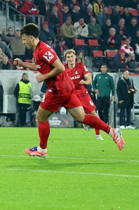 24 09 2025, xrekx, Football UEFA Europa League, SC Freiburg FC Basel v l Torjubel nach dem Tor zum celebrating the goal celebrate 2 0 durch Maximilian Eggestein SC Freiburg DFL DFB REGULATIONS PROHIBIT ANY USE OF PHOTOGRAPHS as IMAGE SEQUENCES and or QUASI VIDEO Freiburg