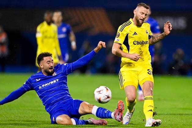 GNK Dinamo v Fenerbahce SK - UEFA Europa League 2025 26 League Phase MD1 ZAGREB, CROATIA - SEPTEMBER 24: Dion Drena Beljo of GNK Dinamo and Milan Skriniar of Fenerbahce F.K. in duel during the UEFA Europa League 2025 26 League Phase MD1 match between GNK Dinamo and Fenerbahce SK at Stadion Maksimir on September 24, 2025 in Zagreb, Croatia.  IgorxSoban PIXSELL