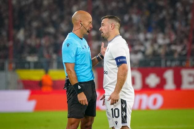 Football UEFA Europa League 2025 26, Matchday 1 SC Freiburg vs FC Basel Europa Park Stadion Freiburg Referees Luis Miguel Branco Godinho Portugal and Xherdan Shaqiri FC Basel, 10 in Discussion Freiburg im Breisgau Baden Württemberg Germany Copyright: xJOERANxSTEINSIEKx
