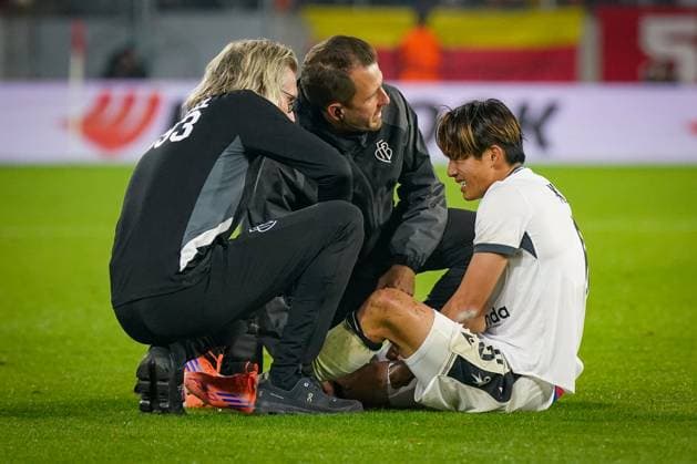 Soccer UEFA Europa League 2025 26, Matchday 1 SC Freiburg vs FC Basel Europa Park Stadion Freiburg Keigo Tsunemoto FC Basel, 6 has to leave the pitch injured Freiburg im Breisgau Baden Württemberg Germany Copyright: xJOERANxSTEINSIEKx
