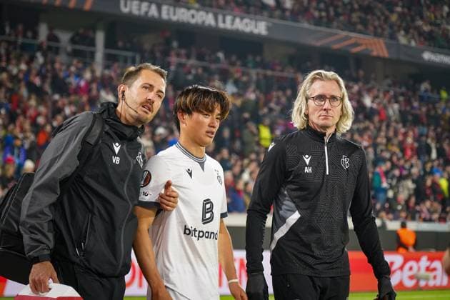 Soccer UEFA Europa League 2025 26, Matchday 1 SC Freiburg vs FC Basel Europa Park Stadion Freiburg Keigo Tsunemoto FC Basel, 6 has to leave the pitch injured Freiburg im Breisgau Baden Württemberg Germany Copyright: xJOERANxSTEINSIEKx